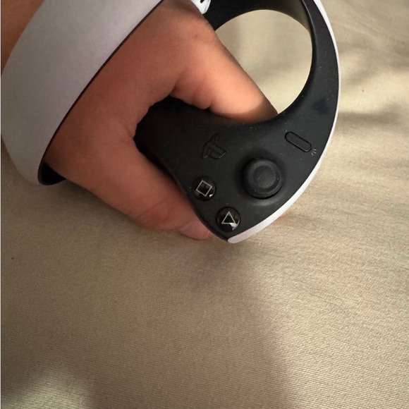 PlayStation VR2 with Paddles and Pulse 3D headset if interested! - Picture 4 of 4